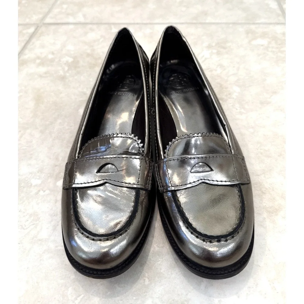Tory Burch Clayton Anthracite Loafers Size 8.5 Silver Gray Patent Leather Career